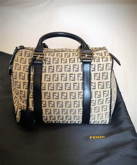 borsa fendi fatta a busta del 1978|Borse Fendi Vintage di seconda mano .